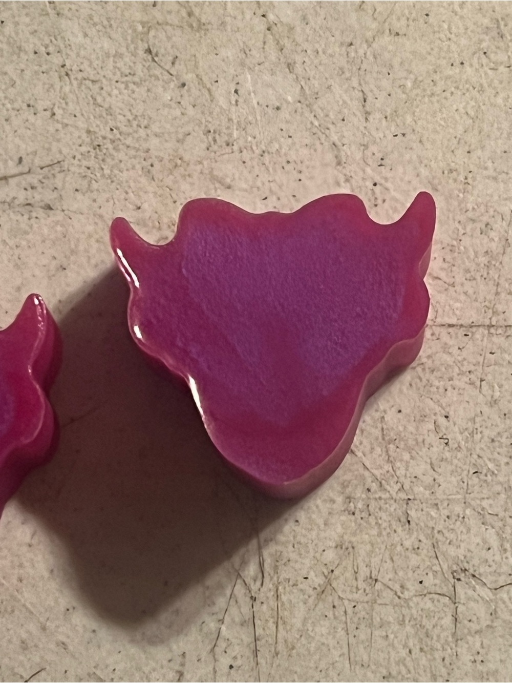 2 handmade pink resin cow head craft piece - Picture 8 of 10